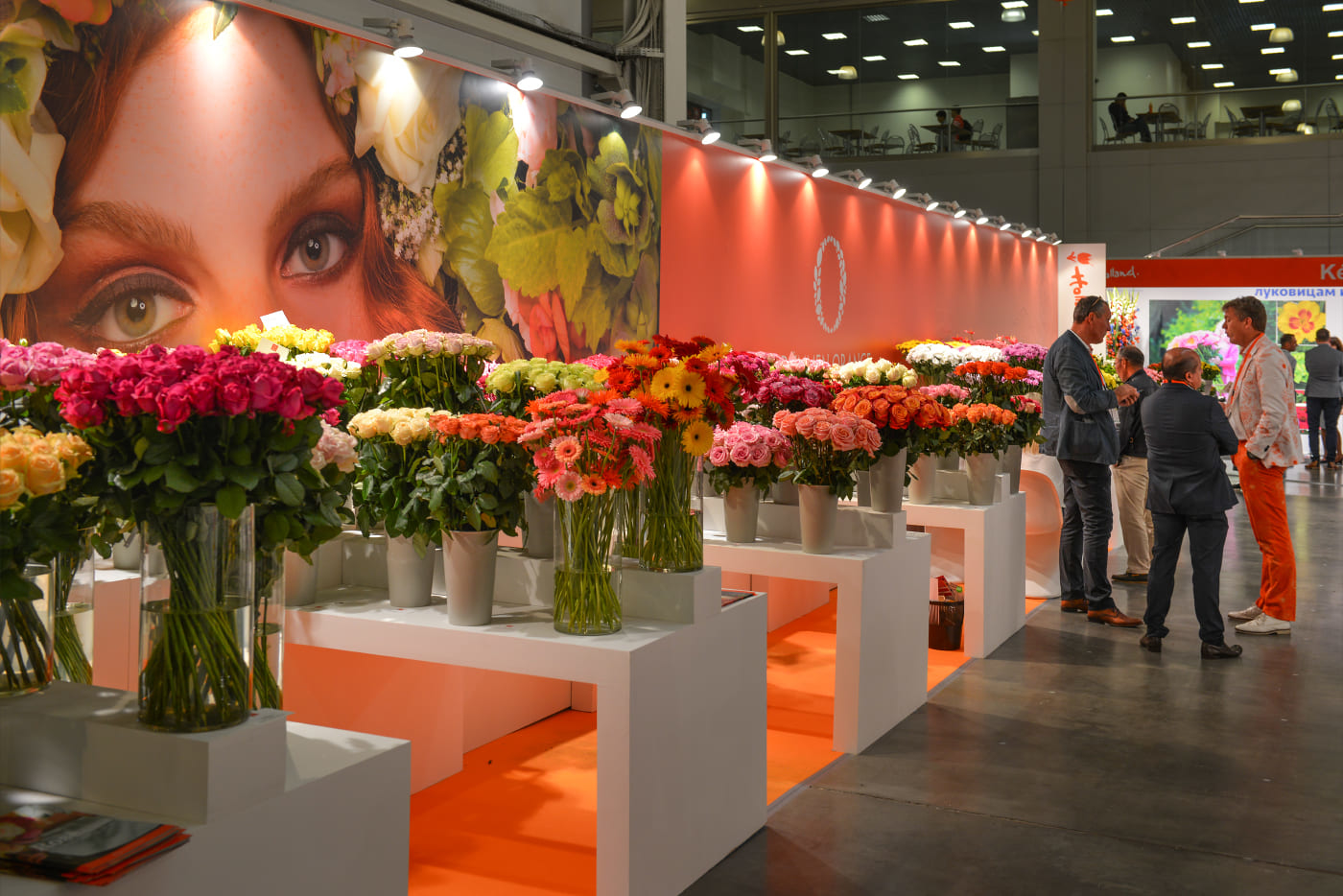 На выставке цветов был сделан. FLOWERSEXPO ЦВЕТЫЭКСПО 2022. Цветы Экспо 2022. Выставка цветов. Цветочная экспозиция.